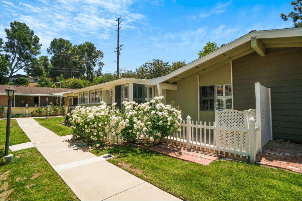 19208 Ave of The Oaks, Unit H. Friendly Valley, Santa Clarita